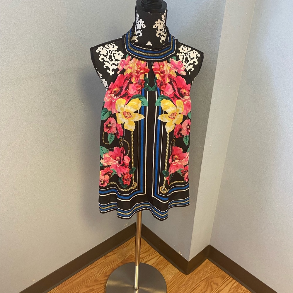 Impressions Floral Top - Picture 2 of 4